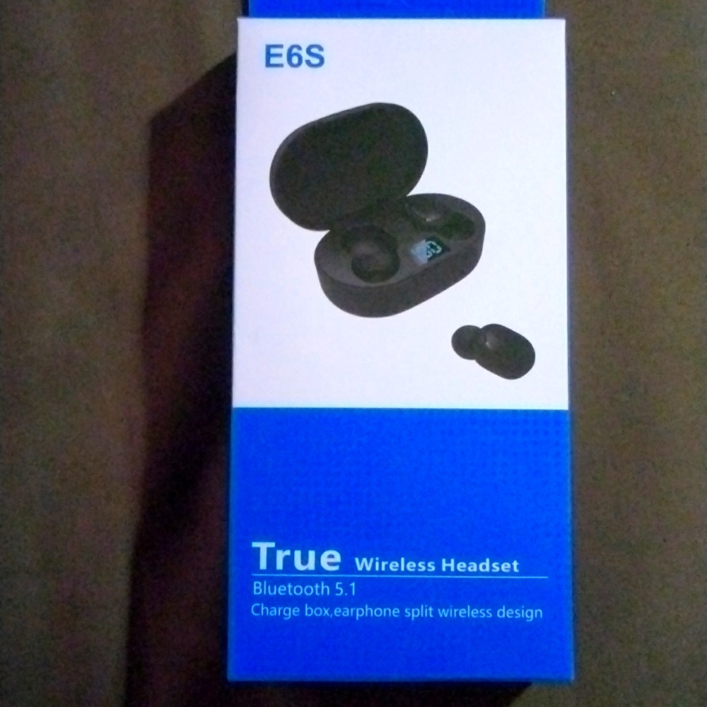 Wireless earbuds